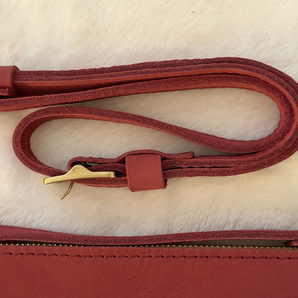 Portland Leather Classic Poppy  Crossbody Bag - Picture 5 of 13